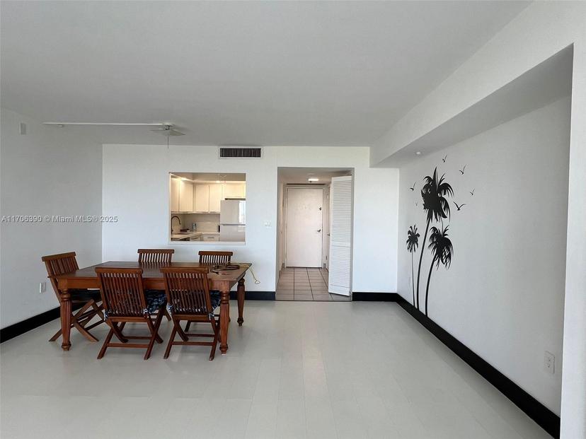 Picture of 20515 E Country Club Dr # 649, Aventura FL 33180