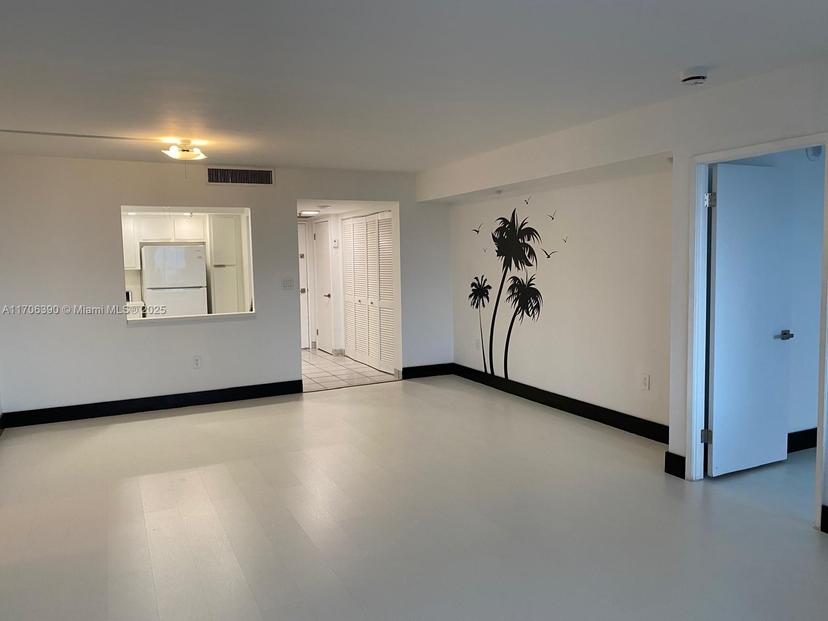 Picture of 20515 E Country Club Dr # 649, Aventura FL 33180