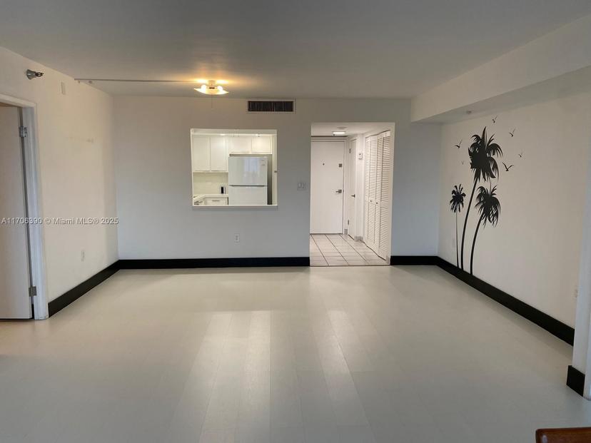 Picture of 20515 E Country Club Dr # 649, Aventura FL 33180
