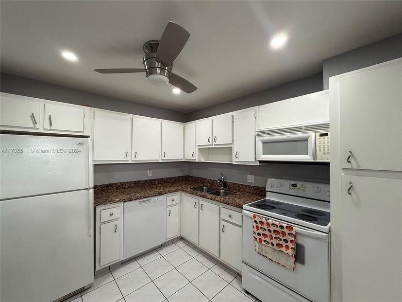 Picture of 6100 S Falls Cir Dr # 411, Lauderhill FL 33319