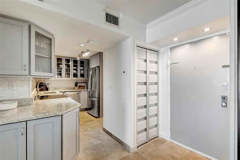 Picture of 2401 Collins Ave # 1411, Miami Beach FL 33140