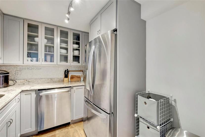 Picture of 2401 Collins Ave # 1411, Miami Beach FL 33140