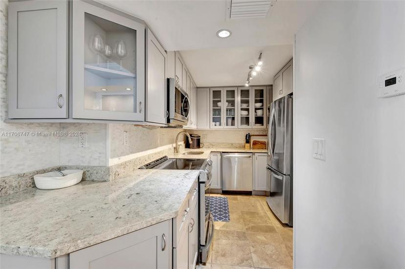 Picture of 2401 Collins Ave # 1411, Miami Beach FL 33140