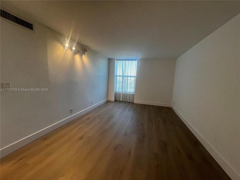 Picture of 2020 NE 135Th St # 811, North Miami FL 33181