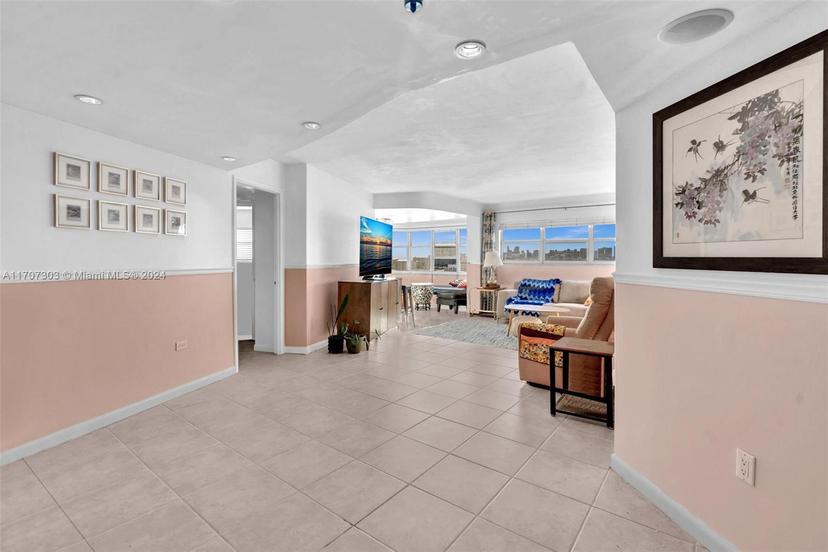 Picture of 1881 Washington Ave # 16H, Miami Beach FL 33139
