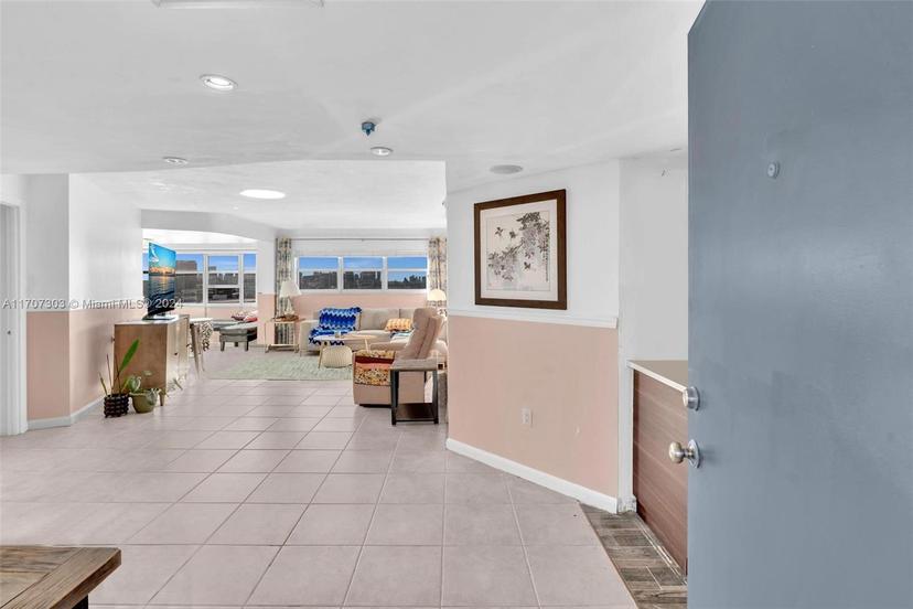 Picture of 1881 Washington Ave # 16H, Miami Beach FL 33139