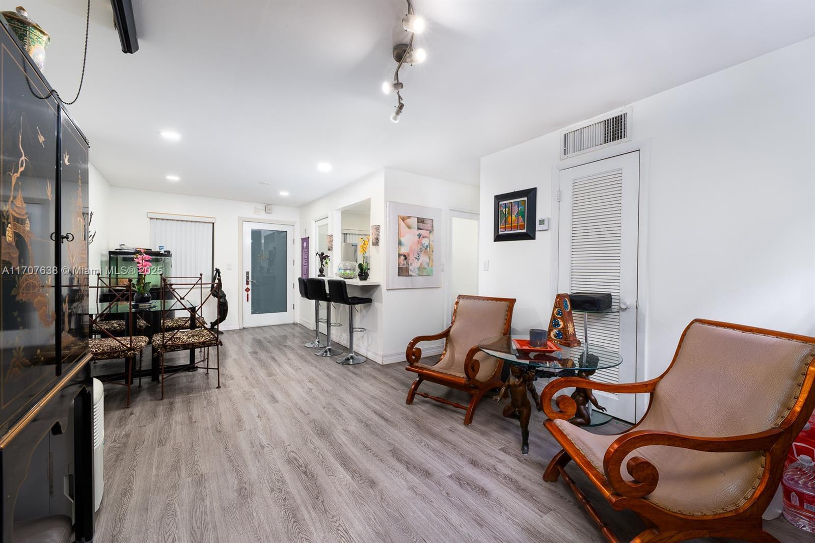 Picture of 1519 Drexel Ave # 203, Miami Beach, FL 33139