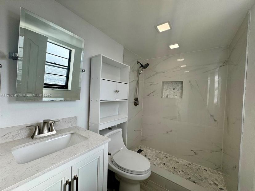 Picture of 18250 Mediterranean Blvd # 8, Hialeah FL 33015