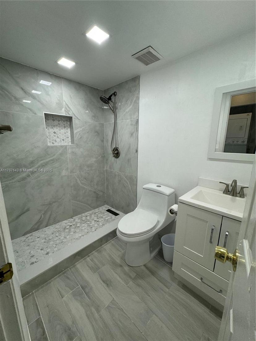 Picture of 18250 Mediterranean Blvd # 8, Hialeah FL 33015
