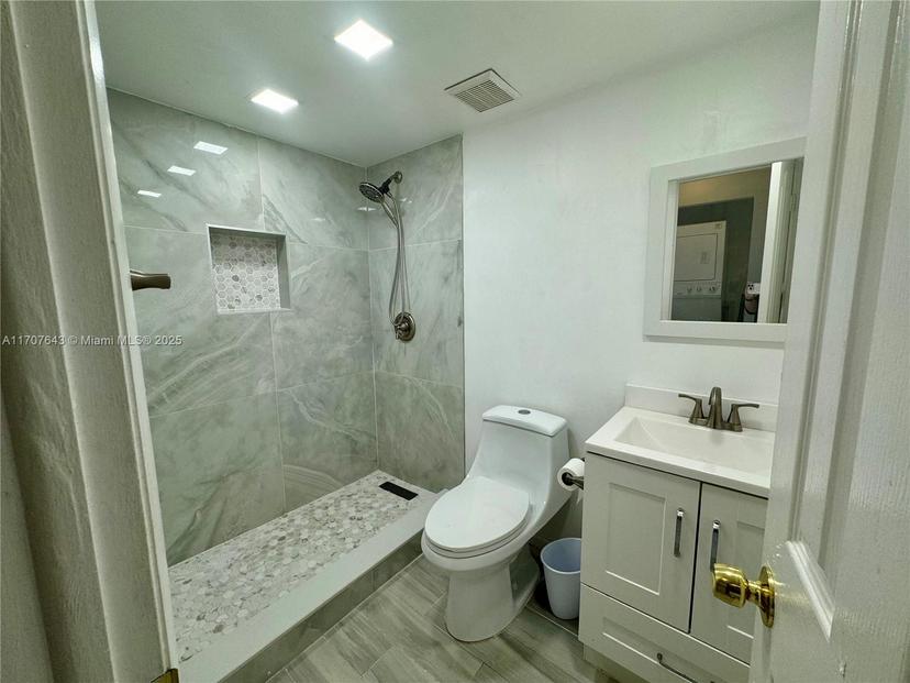 Picture of 18250 Mediterranean Blvd # 8, Hialeah FL 33015