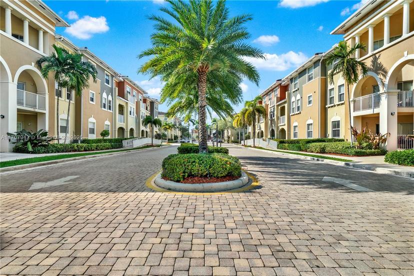 Picture of 10870 NW 88Th Ter # 214, Doral FL 33178