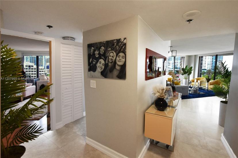 Picture of 540 Brickell Key Dr # 815, Miami FL 33131