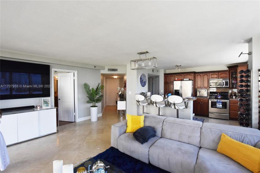 Picture of 540 Brickell Key Dr # 815, Miami FL 33131