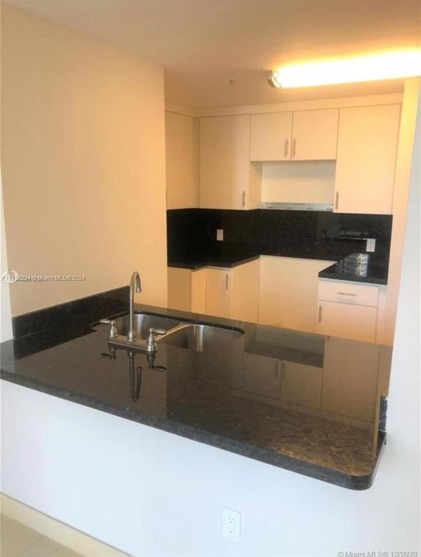 Picture of 185 SE 14Th Ter # 1809, Miami, FL 33131
