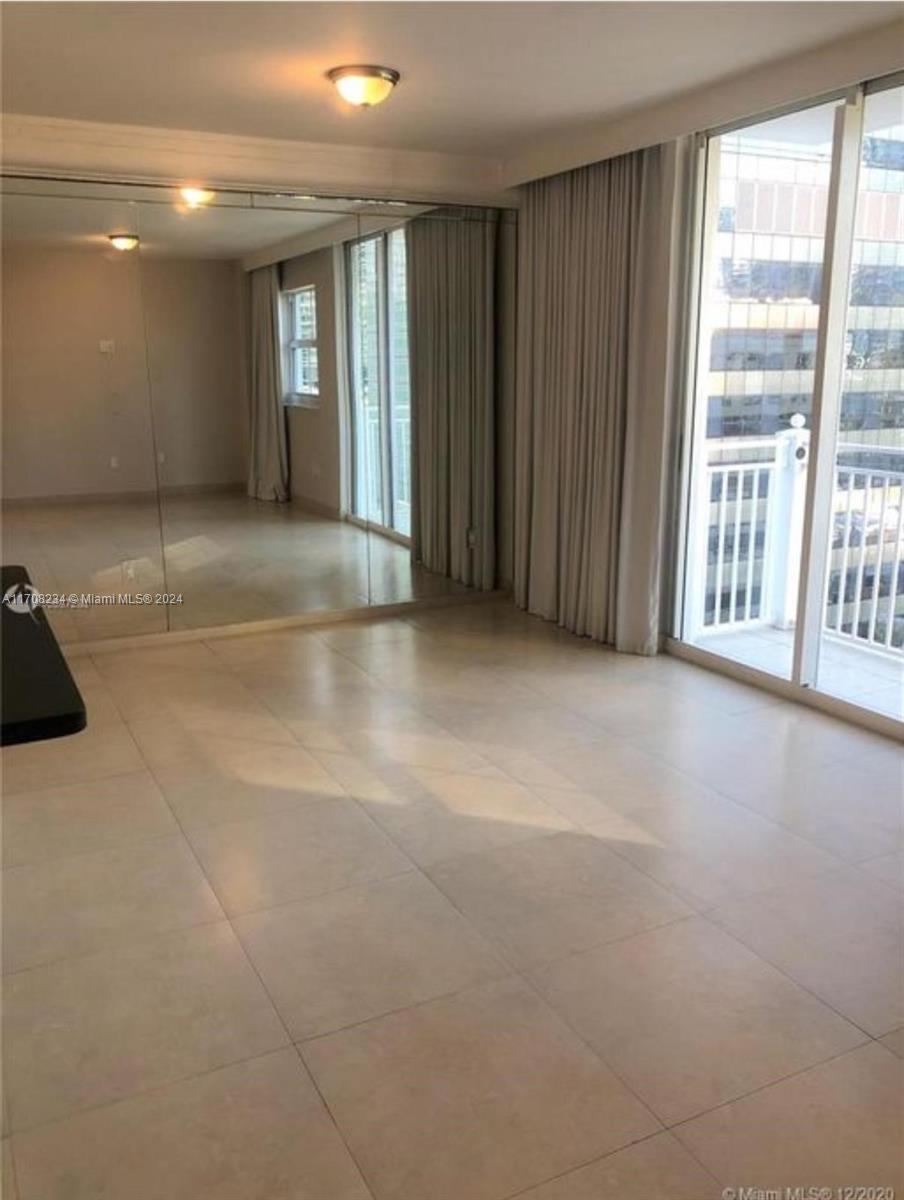 Picture of 185 SE 14Th Ter # 1809, Miami, FL 33131