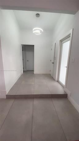 Picture of 2325 NE 194Th St, Miami, FL 33180