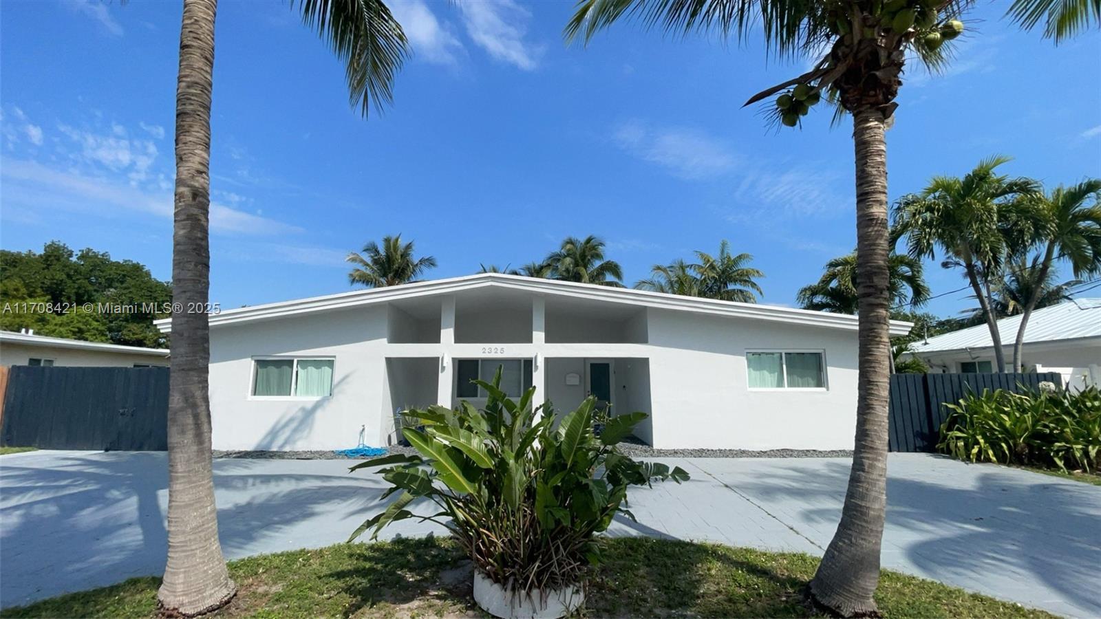 Picture of 2325 NE 194Th St, Miami, FL 33180