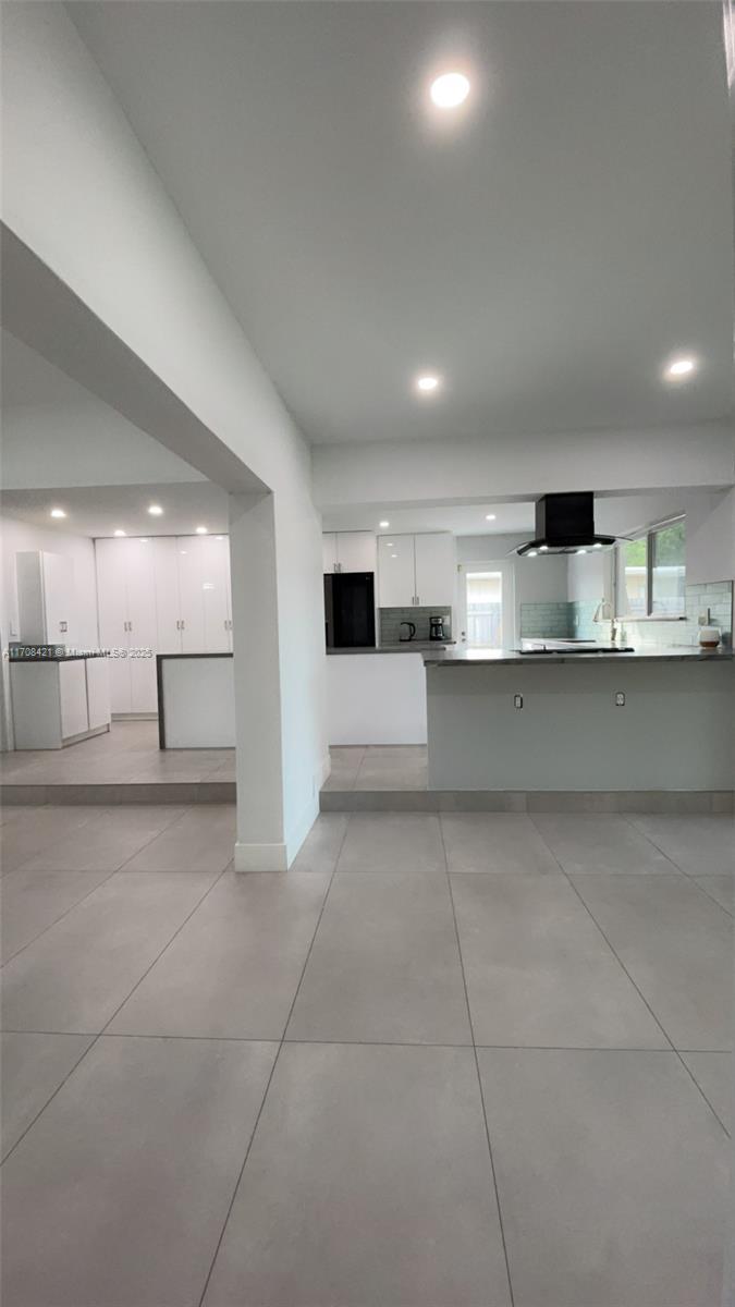 Picture of 2325 NE 194Th St, Miami FL 33180