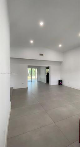 Picture of 2325 NE 194Th St, Miami, FL 33180