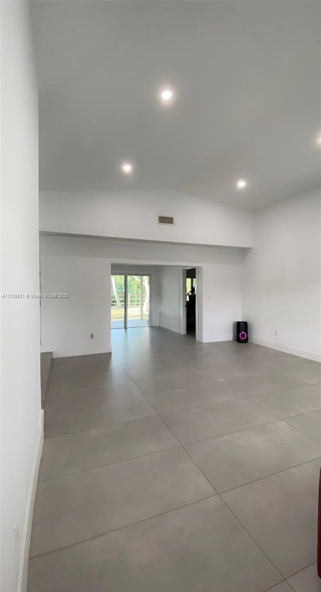 Picture of 2325 NE 194Th St, Miami FL 33180