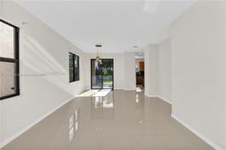 Picture of 724 NE 191St St, Miami, FL 33179