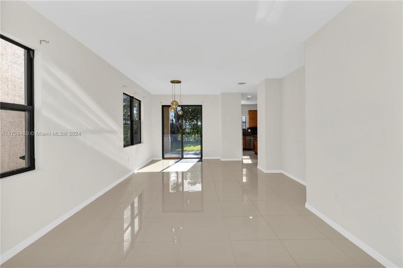 Picture of 724 NE 191St St, Miami FL 33179