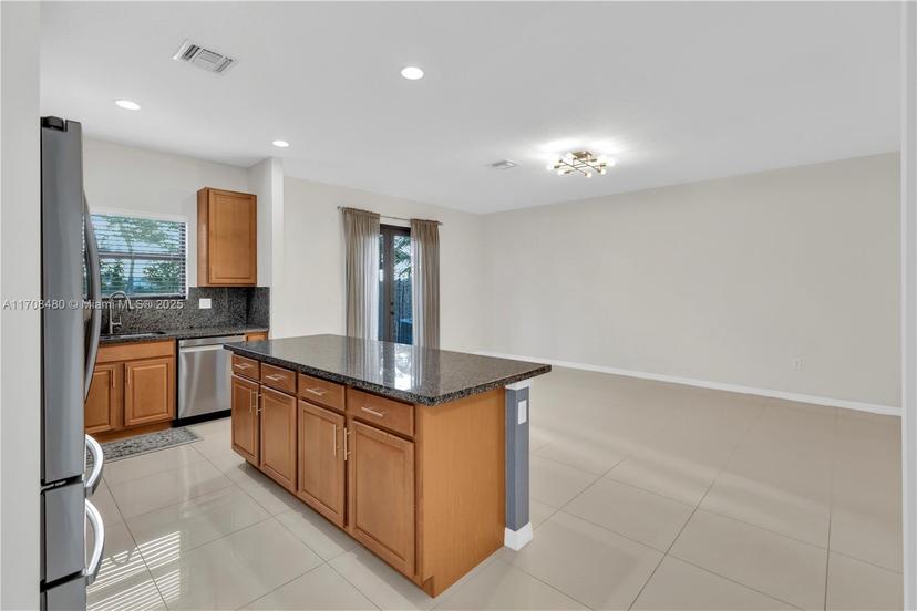 Picture of 724 NE 191St St, Miami FL 33179