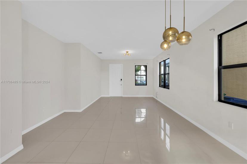 Picture of 724 NE 191St St, Miami FL 33179