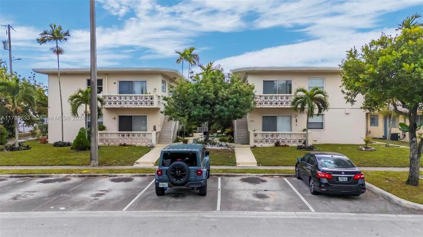 Picture of 2072 NE 169Th St # 10, North Miami Beach FL 33162
