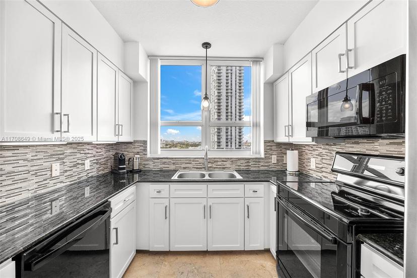 Picture of 2000 N Bayshore Dr # 1502, Miami FL 33137