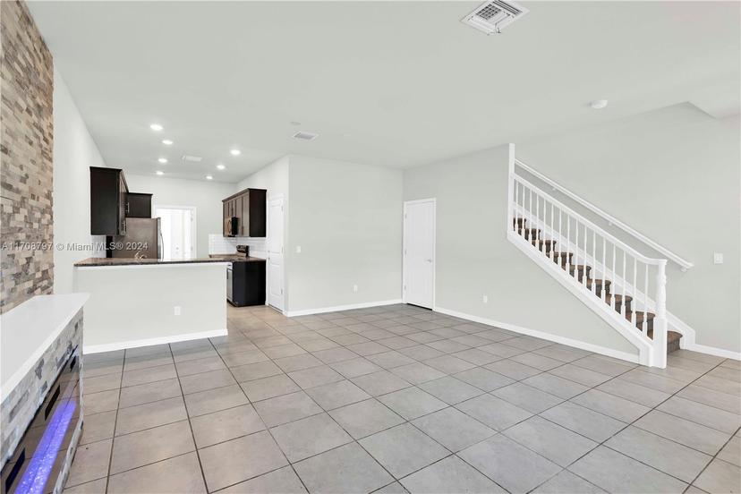 Picture of 1240 Eucalyptus Dr # 2, Hollywood FL 33021