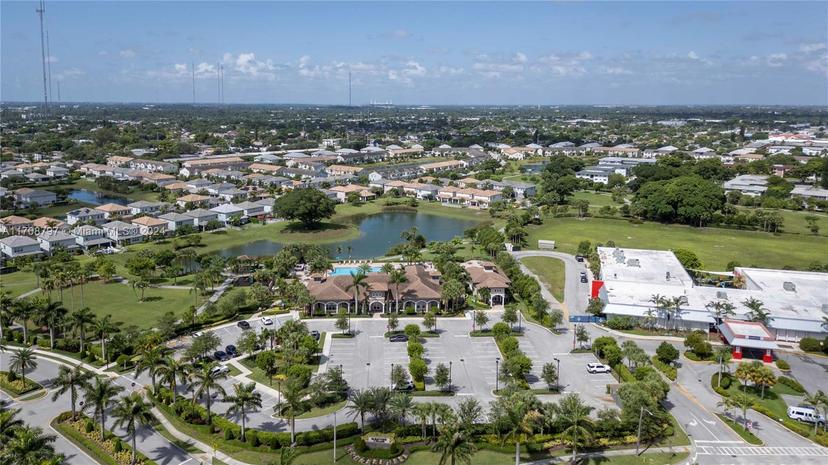 Picture of 1240 Eucalyptus Dr # 2, Hollywood FL 33021
