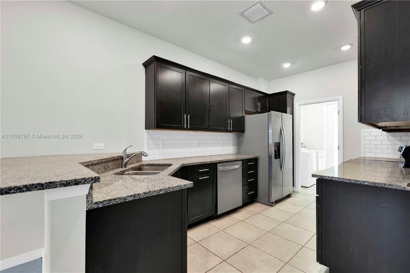 Picture of 1240 Eucalyptus Dr # 2, Hollywood FL 33021