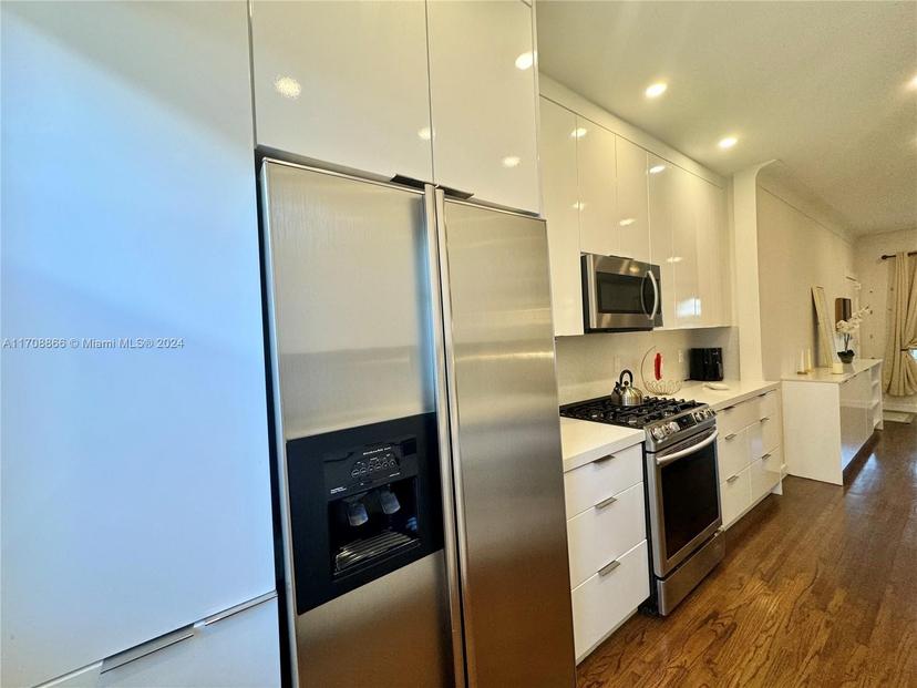 Picture of 1446 Lenox Ave # 2, Miami Beach FL 33139