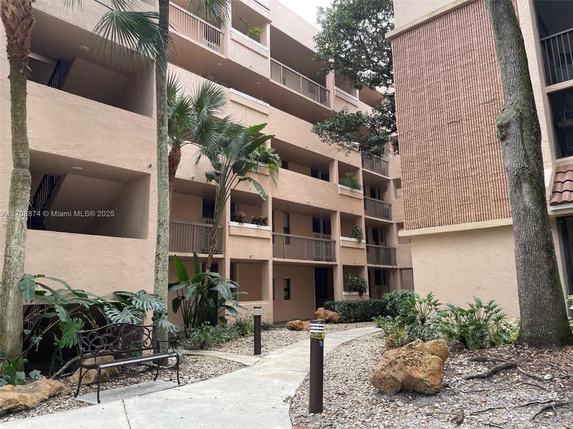 Picture of 6800 Cypress Rd # 511, Plantation FL 33317