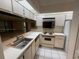 Picture of 6800 Cypress Rd # 511, Plantation, FL 33317