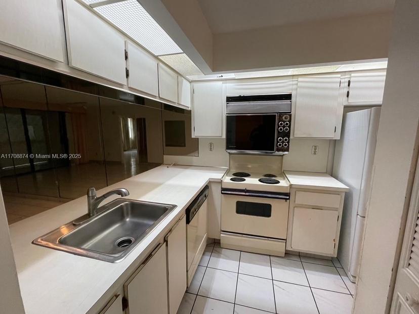 Picture of 6800 Cypress Rd # 511, Plantation FL 33317