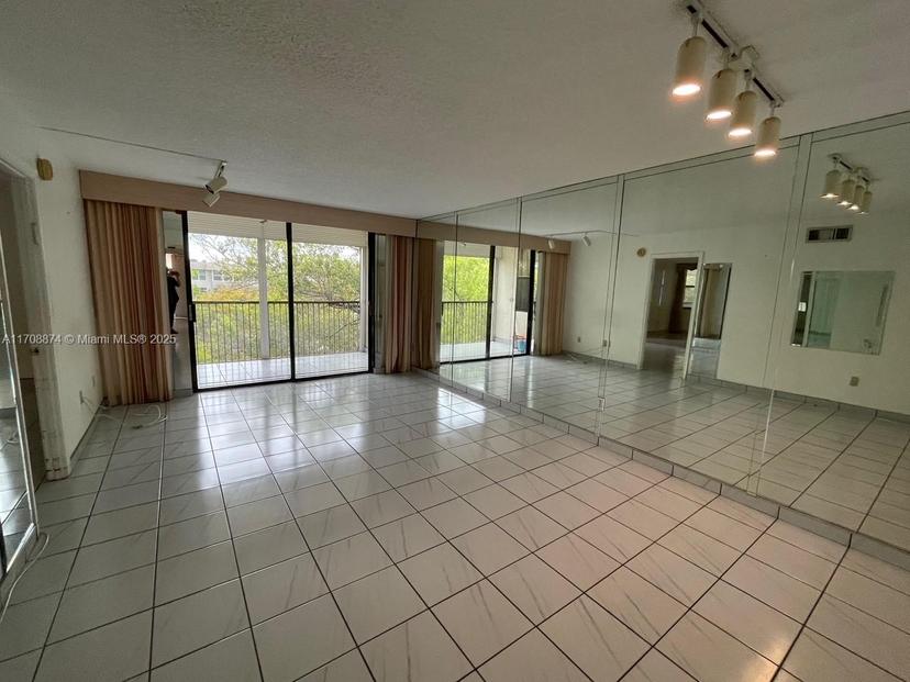 Picture of 6800 Cypress Rd # 511, Plantation FL 33317