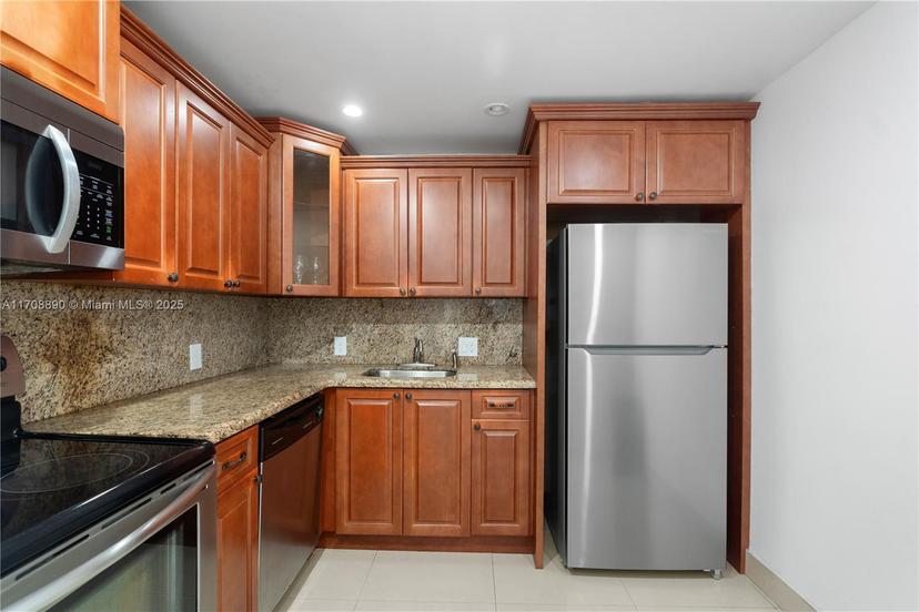 Picture of 3675 N Country Club Dr # 105, Aventura FL 33180