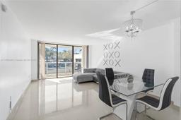 Picture of 3675 N Country Club Dr # 105, Aventura, FL 33180