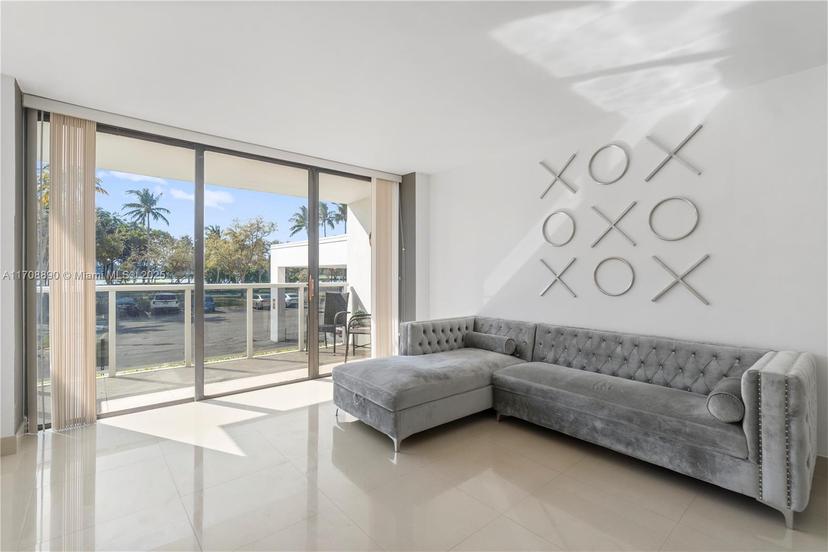 Picture of 3675 N Country Club Dr # 105, Aventura FL 33180