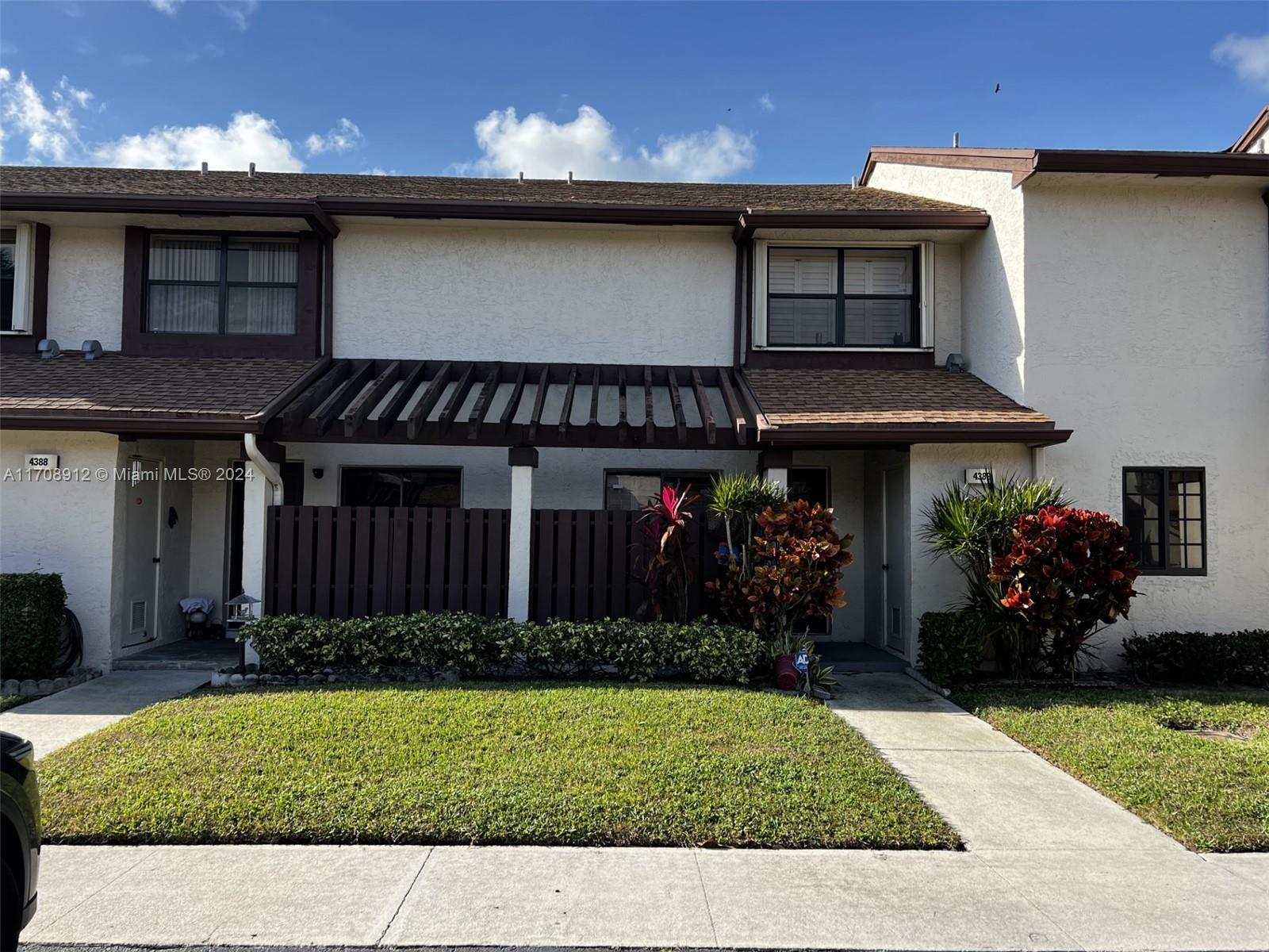 Picture of 4389 N Carambola Cir N, Coconut Creek, FL 33066