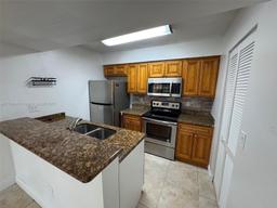 Picture of 1269 SW 46Th Ave # 2401, Pompano Beach, FL 33069