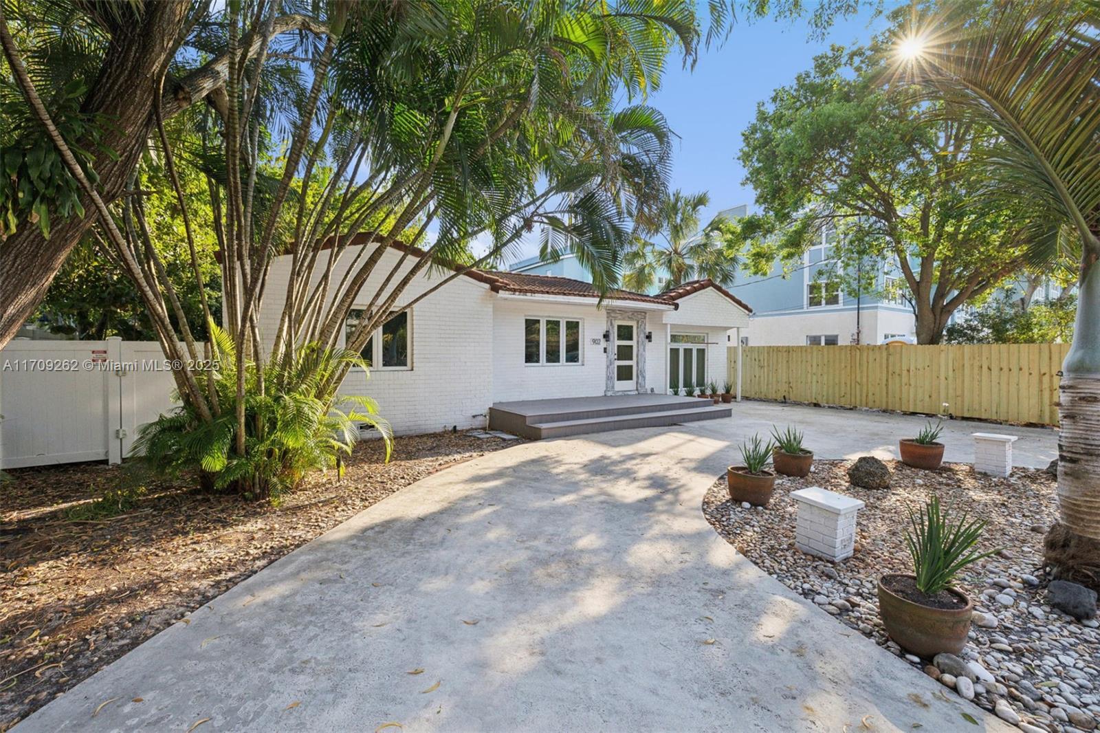 Picture of 902 SE 12Th Ct, Fort Lauderdale, FL 33316