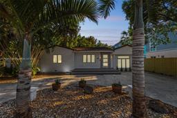 Picture of 902 SE 12Th Ct, Fort Lauderdale, FL 33316