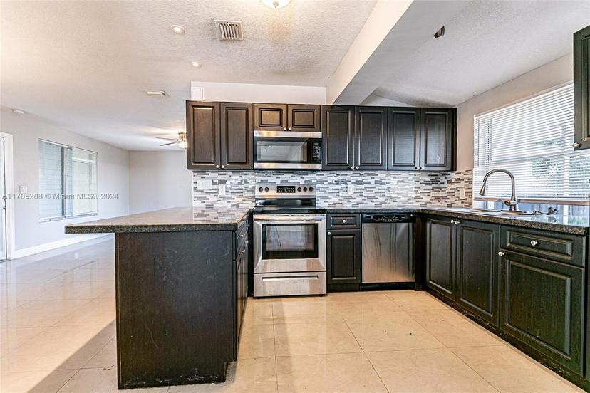 Picture of 2430 Riviera Dr, Miramar FL 33023