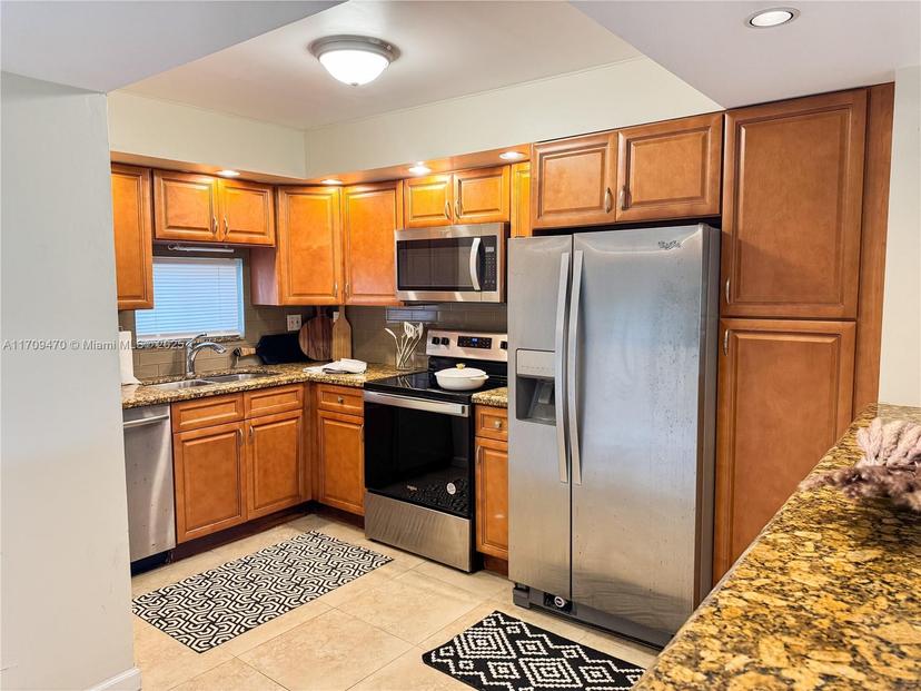 Picture of 9811 N Hollybrook Lake Dr # 103, Pembroke Pines, FL 33025