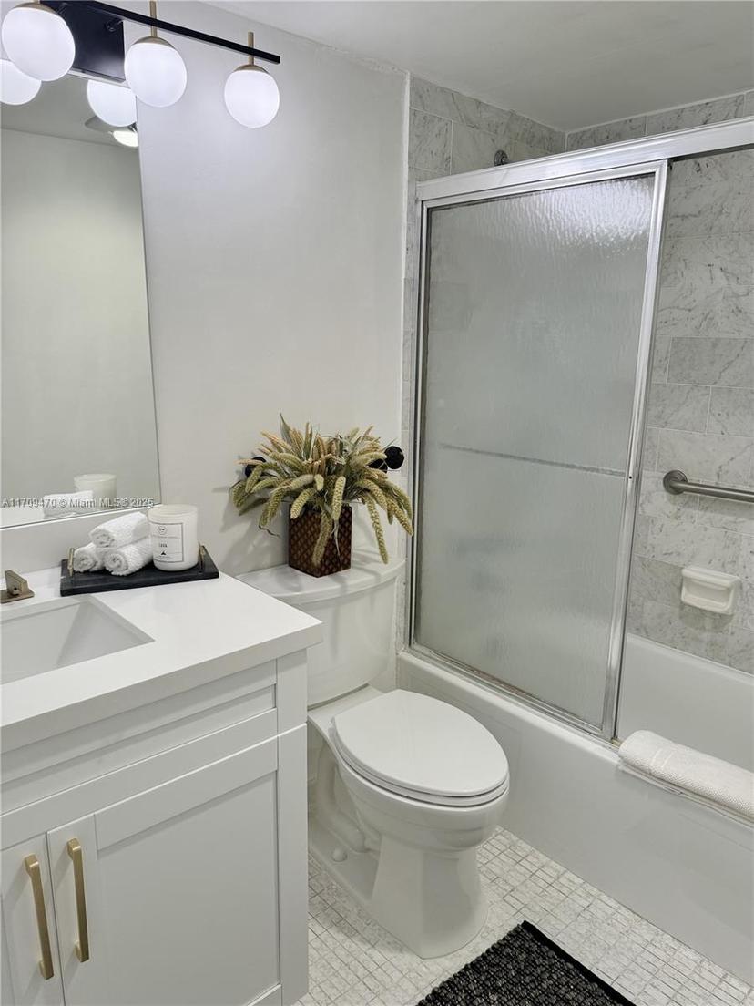 Picture of 9811 N Hollybrook Lake Dr # 103, Pembroke Pines, FL 33025
