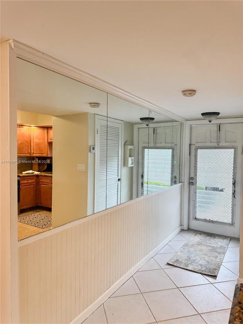 Picture of 9811 N Hollybrook Lake Dr # 103, Pembroke Pines, FL 33025