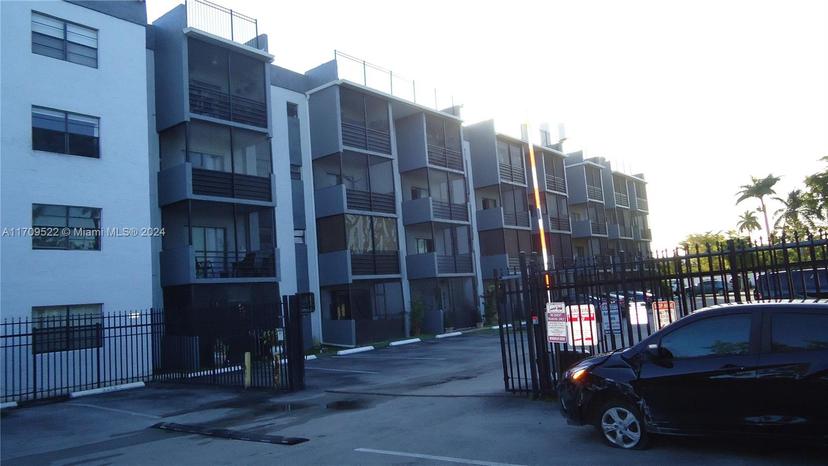 Picture of 13500 NE 3Rd Ct # 106, North Miami FL 33161